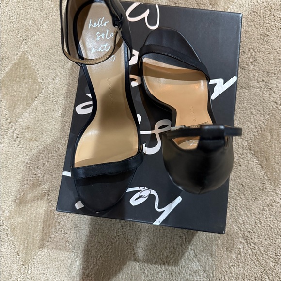 Banana Republic Black Heels - Picture 4 of 7